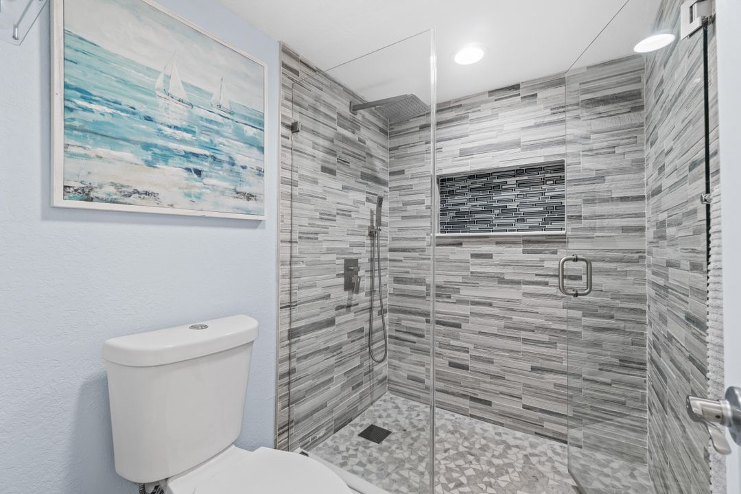 合同活跃: $2,700 (2 贝兹, 2 浴室, 1380 平方英尺)