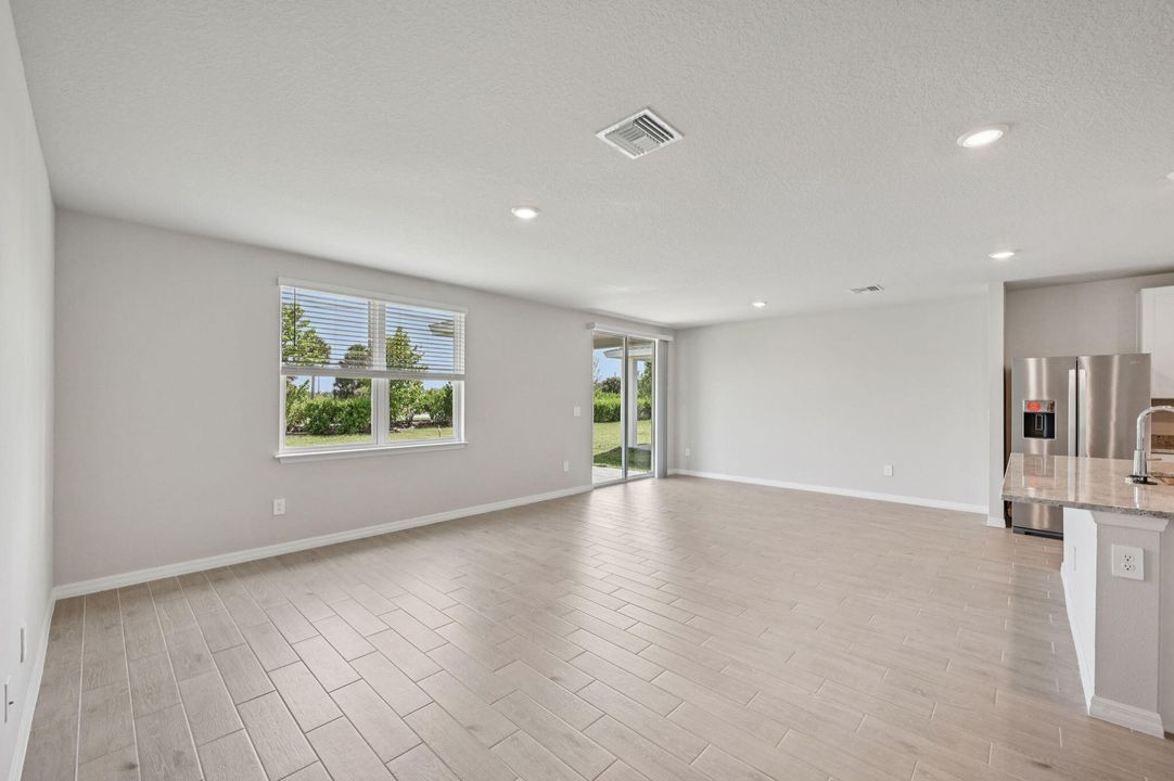 En Venta: $399,990 (4 camas, 2 baños, 1840 Pies cuadrados)