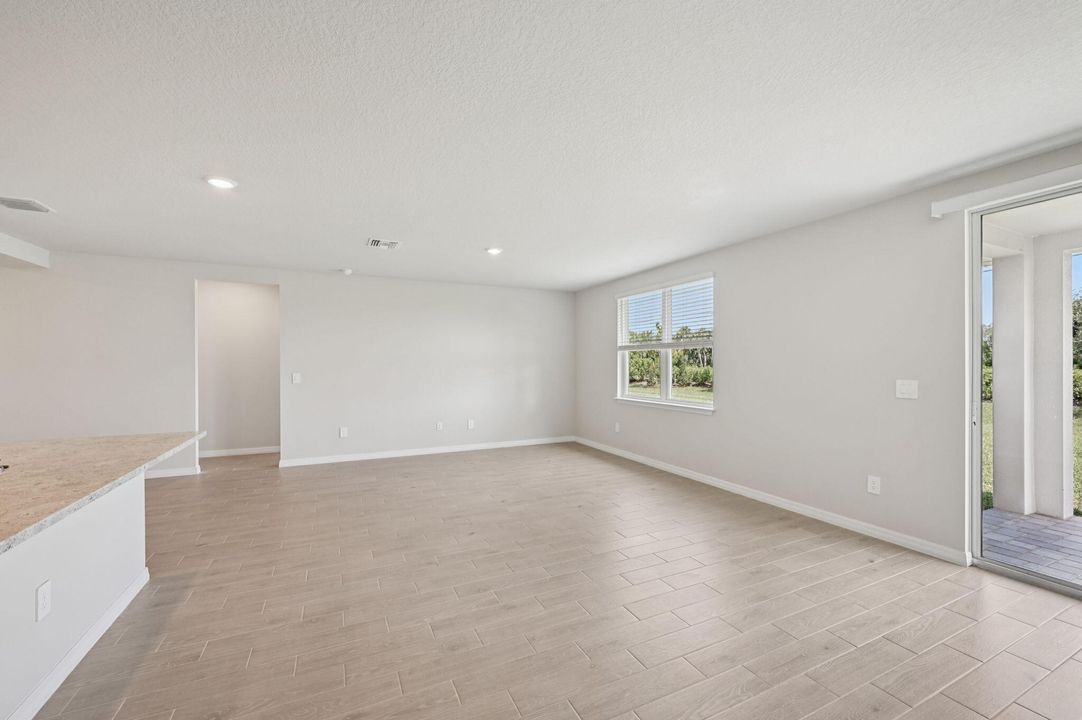 En Venta: $399,990 (4 camas, 2 baños, 1840 Pies cuadrados)