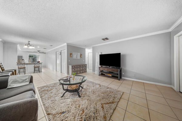 На продажу: $299,900 (3 спален, 2 ванн, 1312 Квадратных фут)