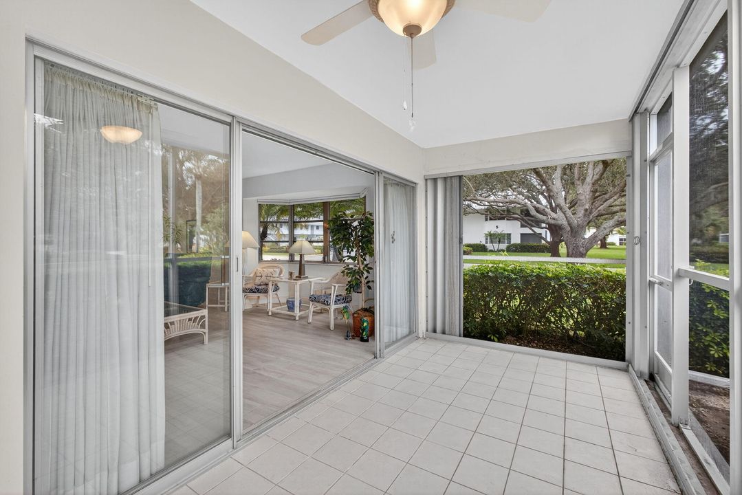 Под контрактом: $230,000 (2 спален, 2 ванн, 920 Квадратных фут)