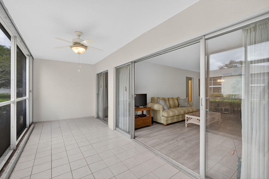 Под контрактом: $230,000 (2 спален, 2 ванн, 920 Квадратных фут)