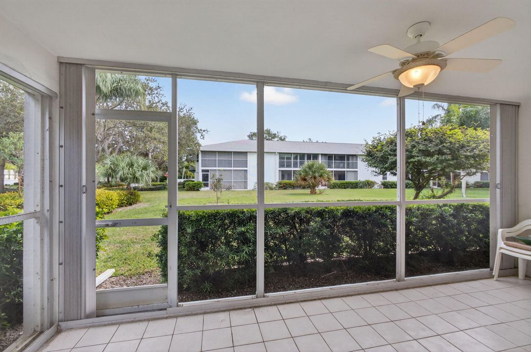 Под контрактом: $230,000 (2 спален, 2 ванн, 920 Квадратных фут)