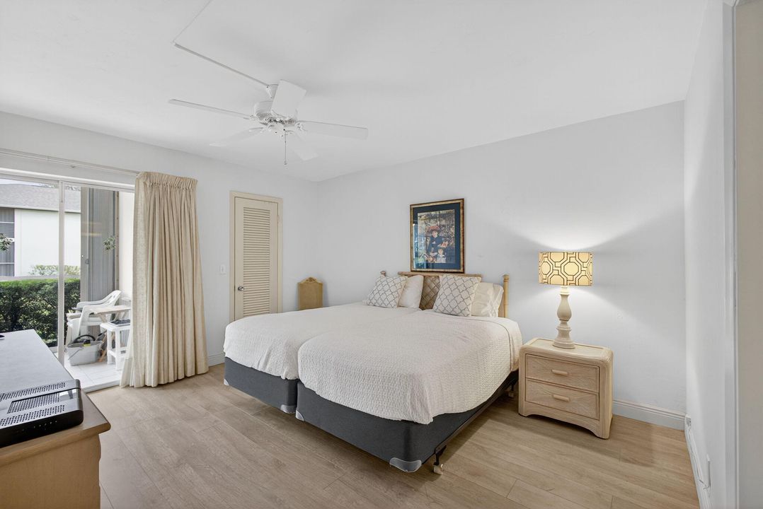 Под контрактом: $230,000 (2 спален, 2 ванн, 920 Квадратных фут)