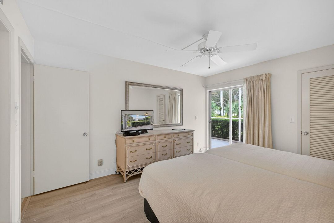 Под контрактом: $230,000 (2 спален, 2 ванн, 920 Квадратных фут)