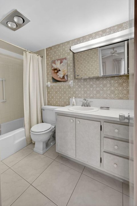 Под контрактом: $230,000 (2 спален, 2 ванн, 920 Квадратных фут)