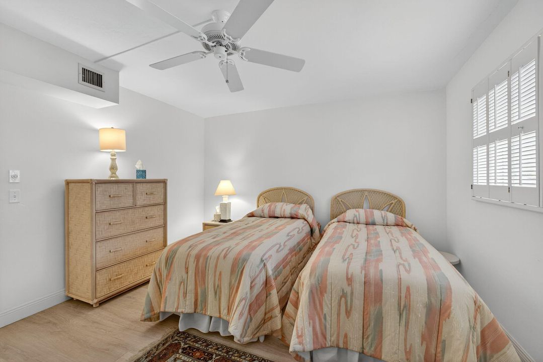 Под контрактом: $230,000 (2 спален, 2 ванн, 920 Квадратных фут)