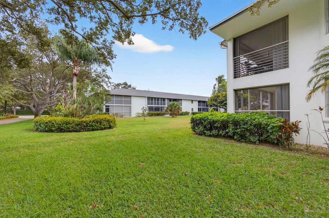 Под контрактом: $230,000 (2 спален, 2 ванн, 920 Квадратных фут)