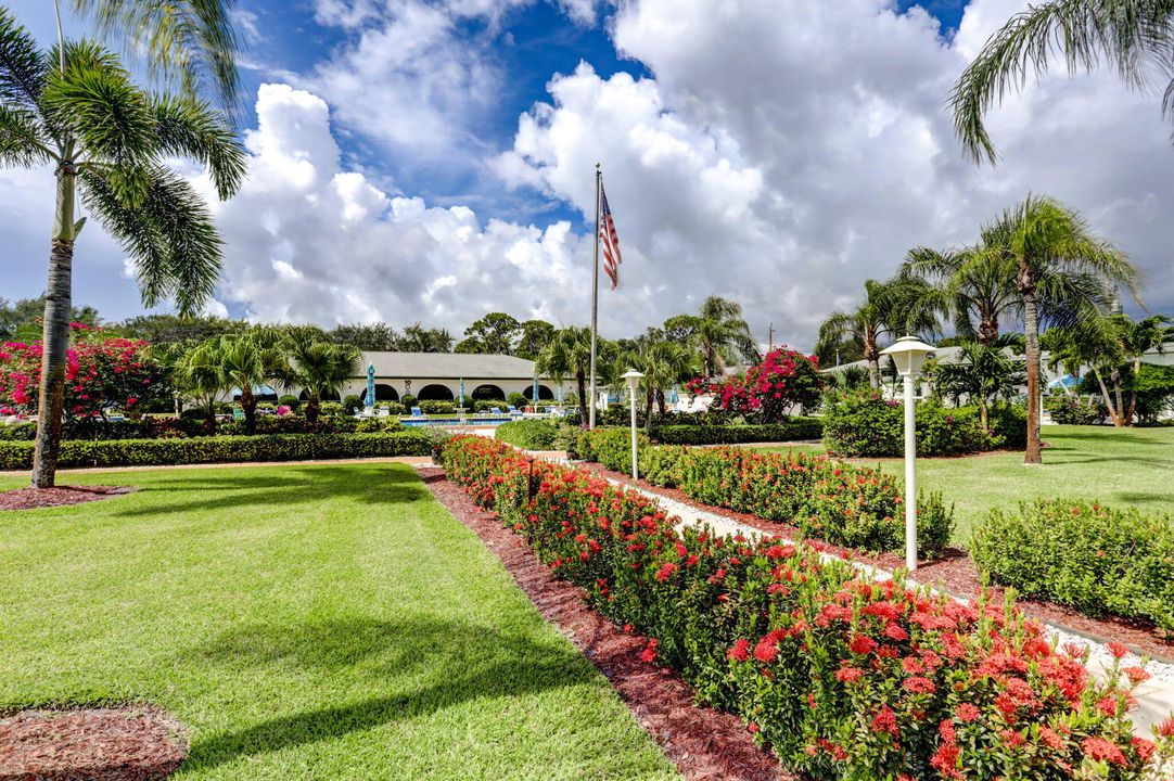 Под контрактом: $230,000 (2 спален, 2 ванн, 920 Квадратных фут)