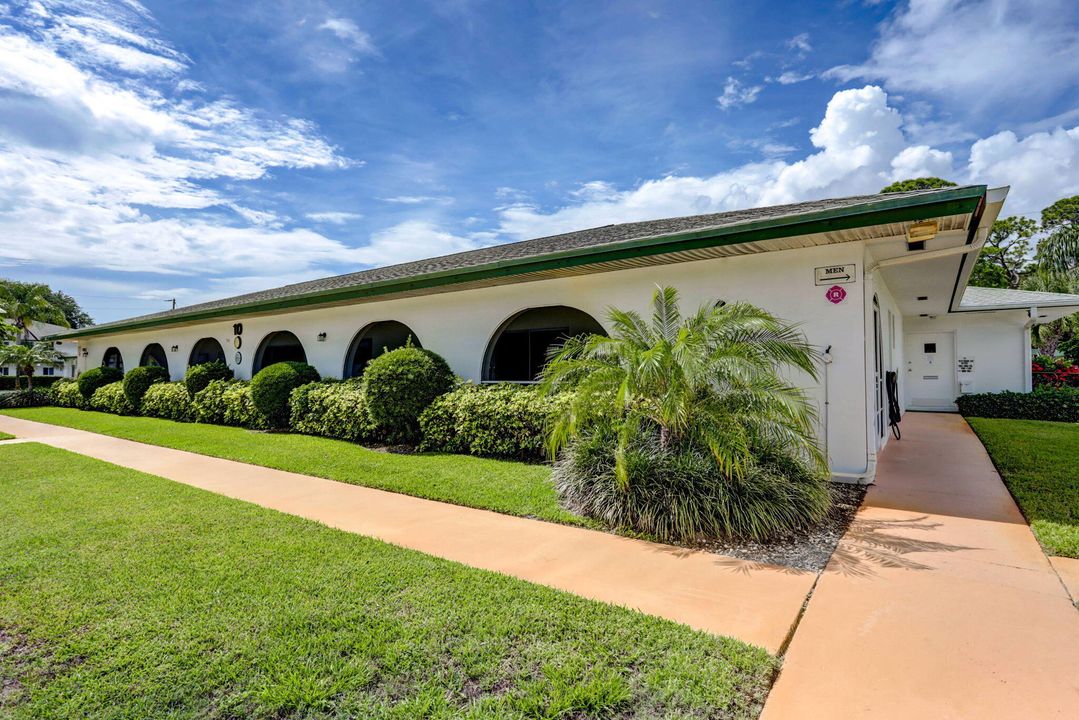 Под контрактом: $230,000 (2 спален, 2 ванн, 920 Квадратных фут)