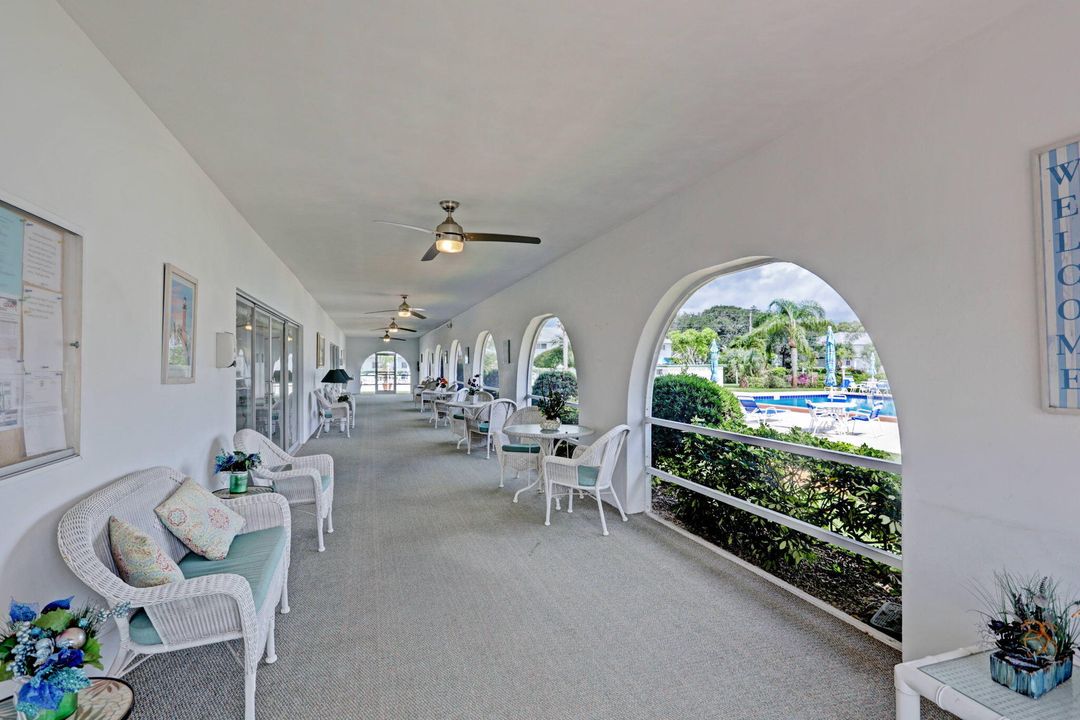 Под контрактом: $230,000 (2 спален, 2 ванн, 920 Квадратных фут)