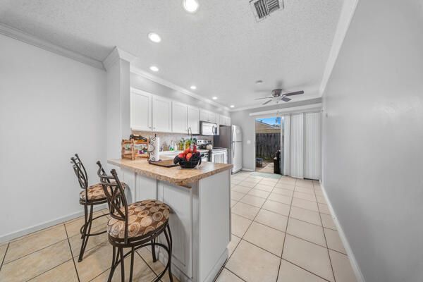 На продажу: $299,900 (3 спален, 2 ванн, 1312 Квадратных фут)