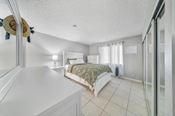 На продажу: $299,900 (3 спален, 2 ванн, 1312 Квадратных фут)