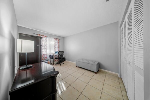 На продажу: $299,900 (3 спален, 2 ванн, 1312 Квадратных фут)