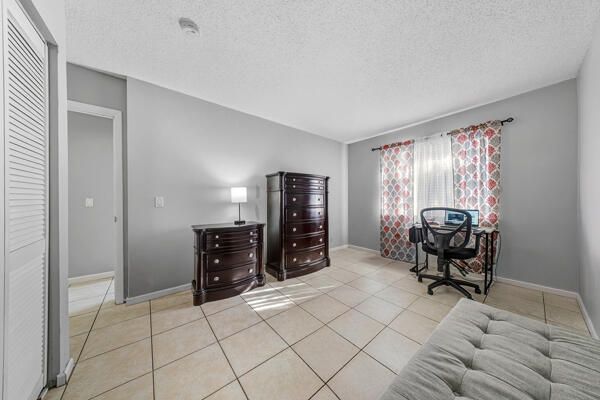 На продажу: $299,900 (3 спален, 2 ванн, 1312 Квадратных фут)