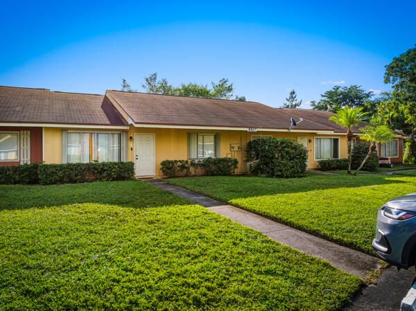 На продажу: $299,900 (3 спален, 2 ванн, 1312 Квадратных фут)