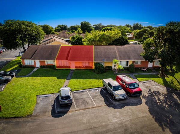 На продажу: $299,900 (3 спален, 2 ванн, 1312 Квадратных фут)