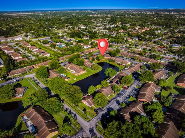 На продажу: $299,900 (3 спален, 2 ванн, 1312 Квадратных фут)