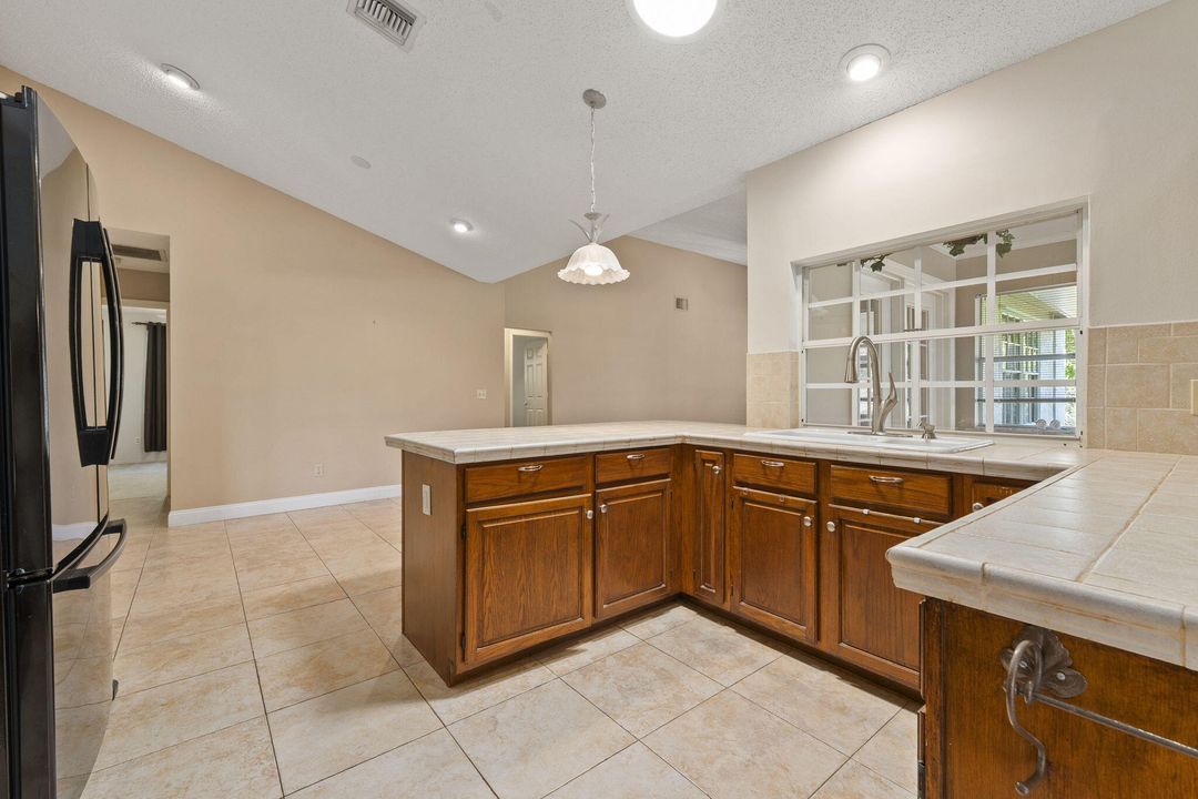 For Rent: $3,750 (4 beds, 3 baths, 2724 Square Feet)