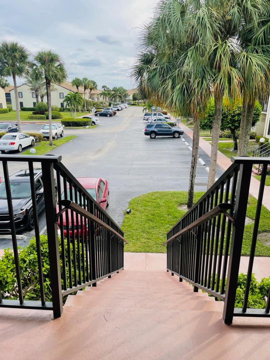 For Sale: $174,900 (2 beds, 2 baths, 1360 Square Feet)