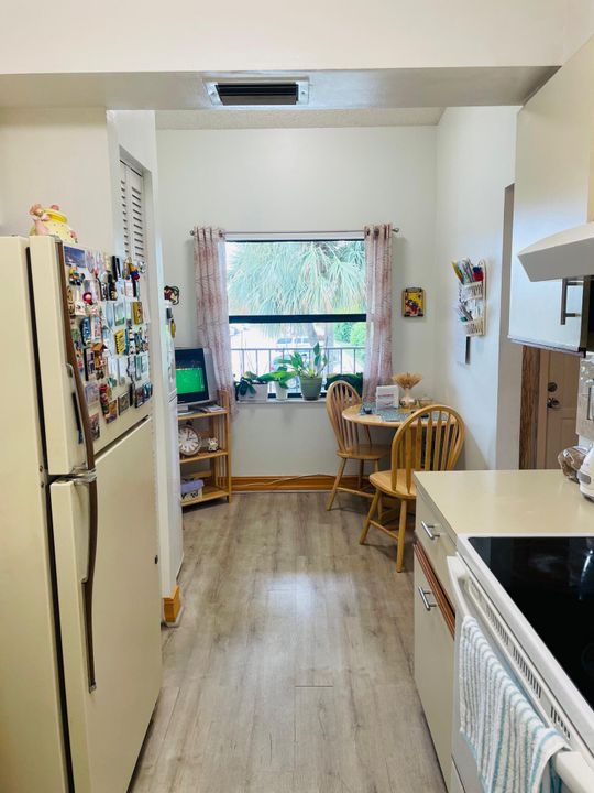 For Sale: $174,900 (2 beds, 2 baths, 1360 Square Feet)