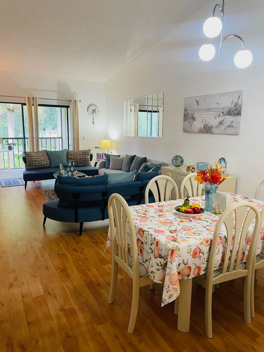 For Sale: $174,900 (2 beds, 2 baths, 1360 Square Feet)