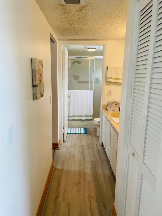 For Sale: $174,900 (2 beds, 2 baths, 1360 Square Feet)