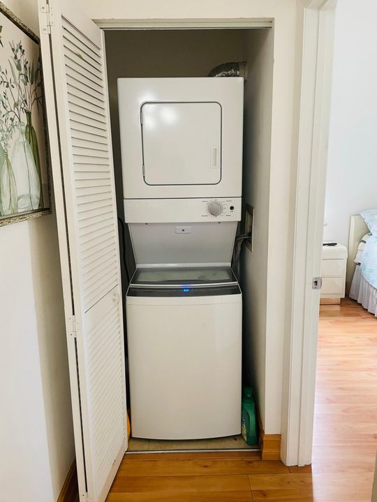 For Sale: $174,900 (2 beds, 2 baths, 1360 Square Feet)