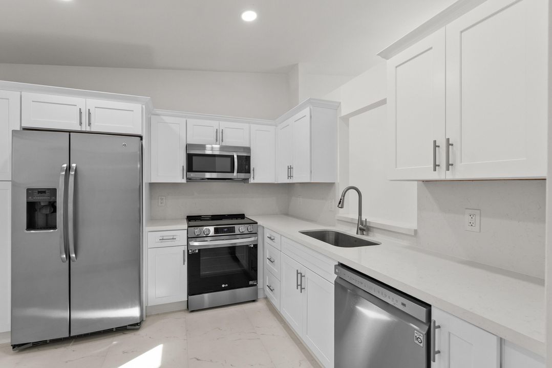 待售: $388,700 (2 贝兹, 2 浴室, 1310 平方英尺)