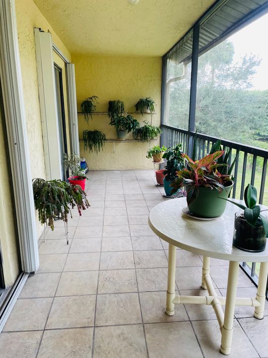 For Sale: $174,900 (2 beds, 2 baths, 1360 Square Feet)