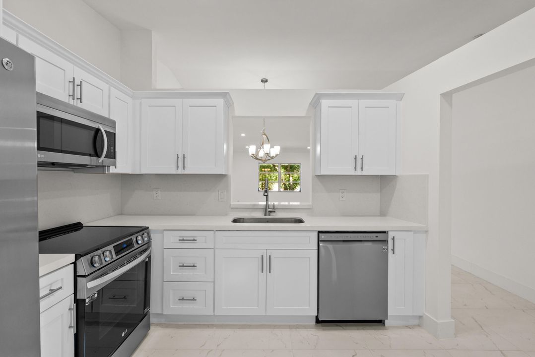 待售: $388,700 (2 贝兹, 2 浴室, 1310 平方英尺)