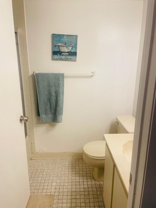 For Sale: $174,900 (2 beds, 2 baths, 1360 Square Feet)