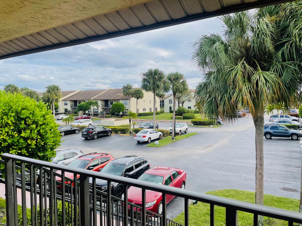 For Sale: $174,900 (2 beds, 2 baths, 1360 Square Feet)