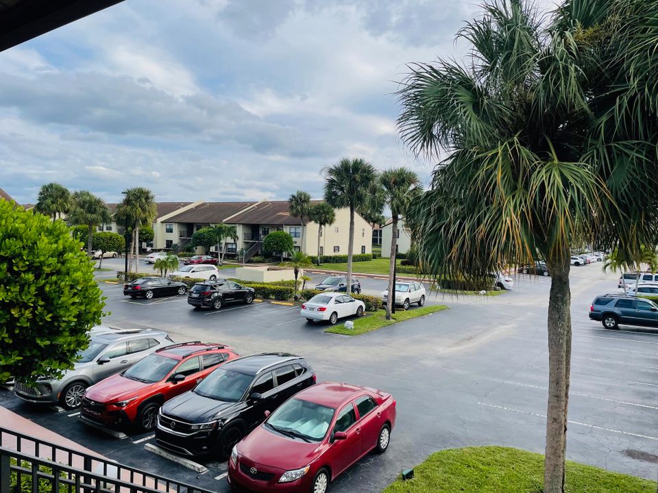 For Sale: $174,900 (2 beds, 2 baths, 1360 Square Feet)