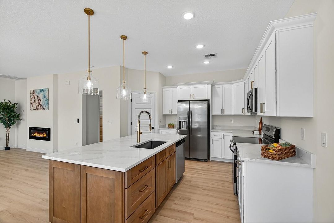 For Sale: $389,000 (3 beds, 2 baths, 1790 Square Feet)