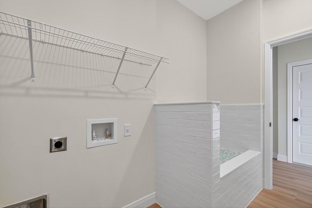 For Sale: $389,000 (3 beds, 2 baths, 1790 Square Feet)