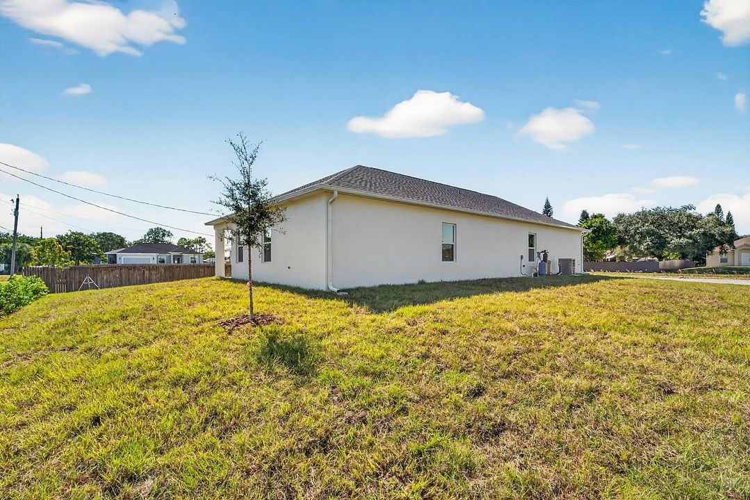 For Sale: $389,000 (3 beds, 2 baths, 1790 Square Feet)