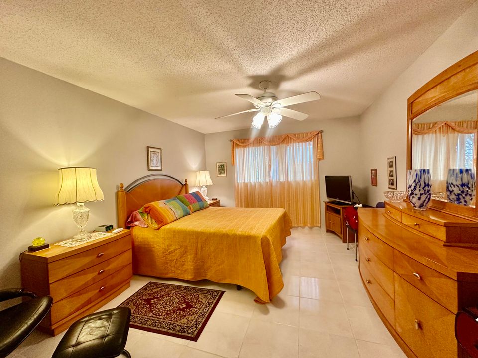 For Sale: $259,900 (2 beds, 2 baths, 1200 Square Feet)