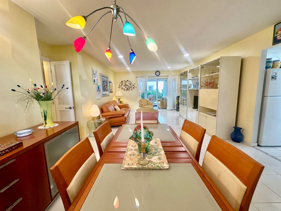 For Sale: $259,900 (2 beds, 2 baths, 1200 Square Feet)