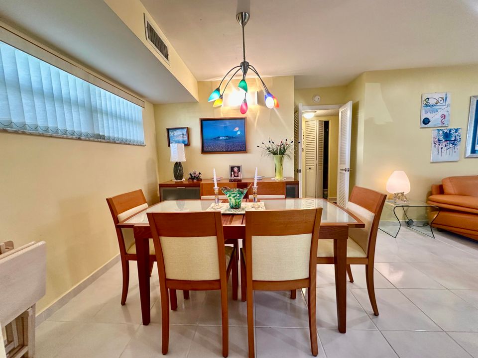 For Sale: $259,900 (2 beds, 2 baths, 1200 Square Feet)