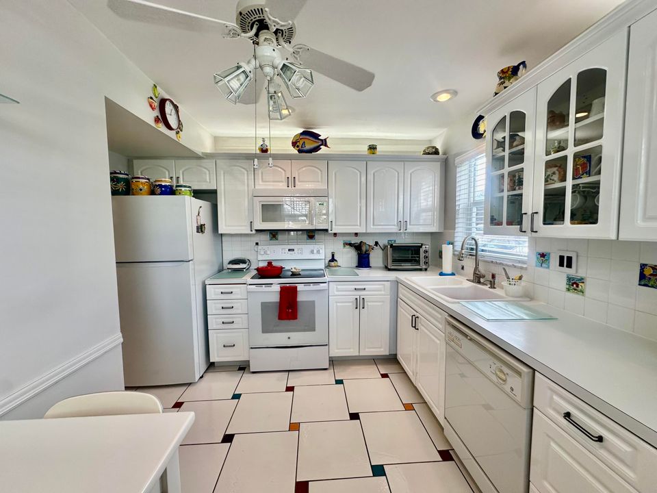 For Sale: $259,900 (2 beds, 2 baths, 1200 Square Feet)