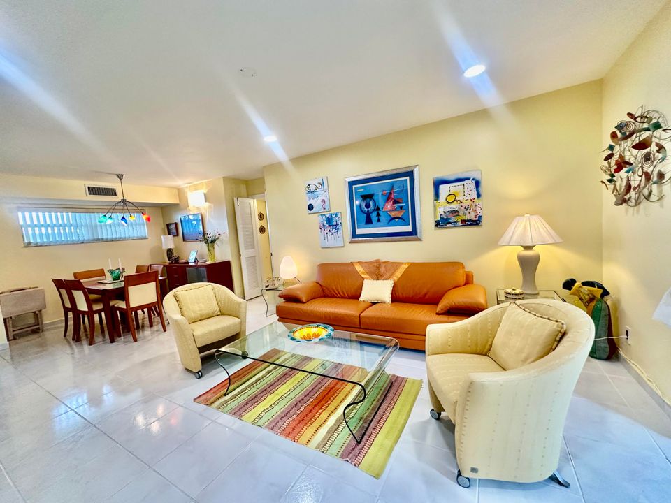 For Sale: $259,900 (2 beds, 2 baths, 1200 Square Feet)