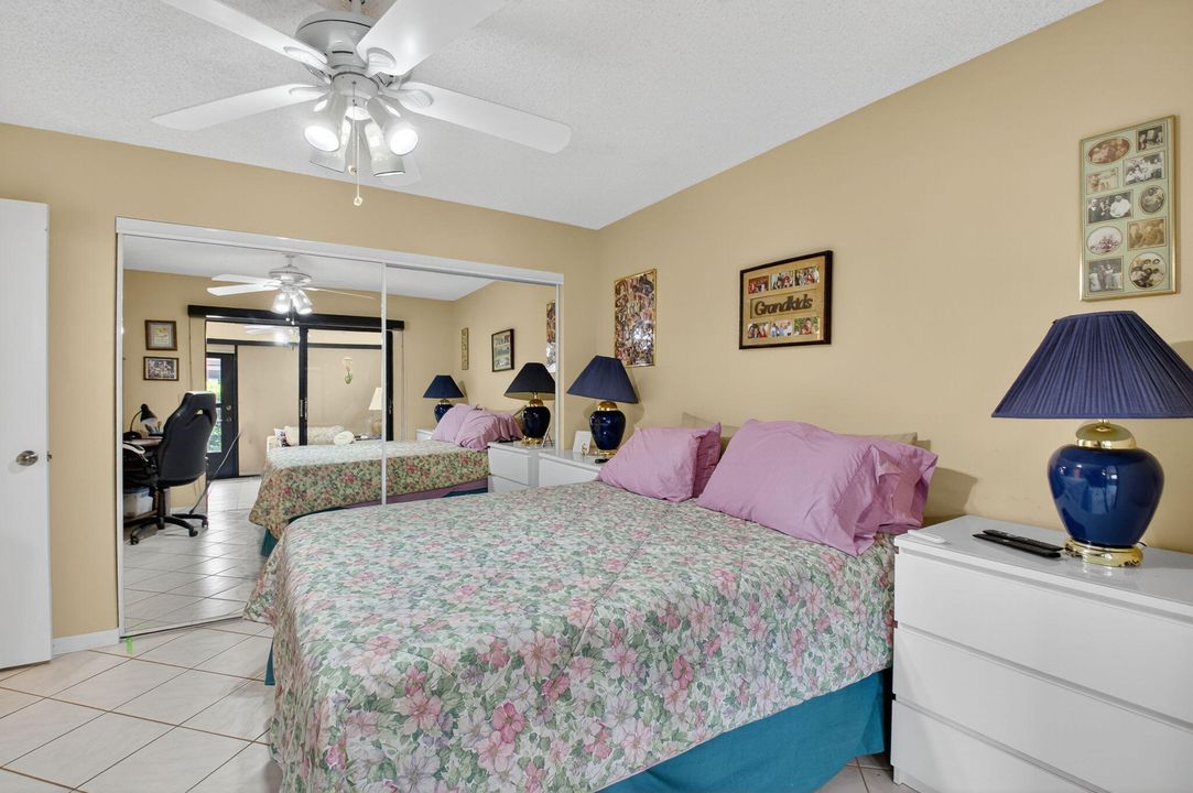 На продажу: $279,999 (2 спален, 2 ванн, 1217 Квадратных фут)