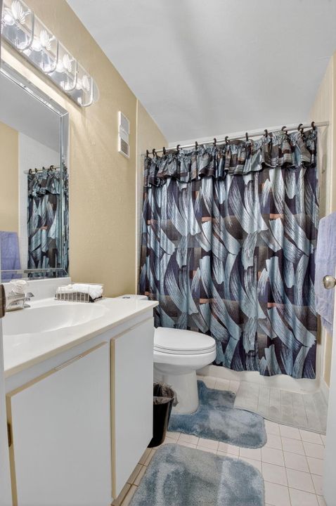 На продажу: $279,999 (2 спален, 2 ванн, 1217 Квадратных фут)