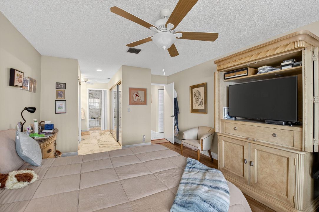 На продажу: $279,999 (2 спален, 2 ванн, 1217 Квадратных фут)