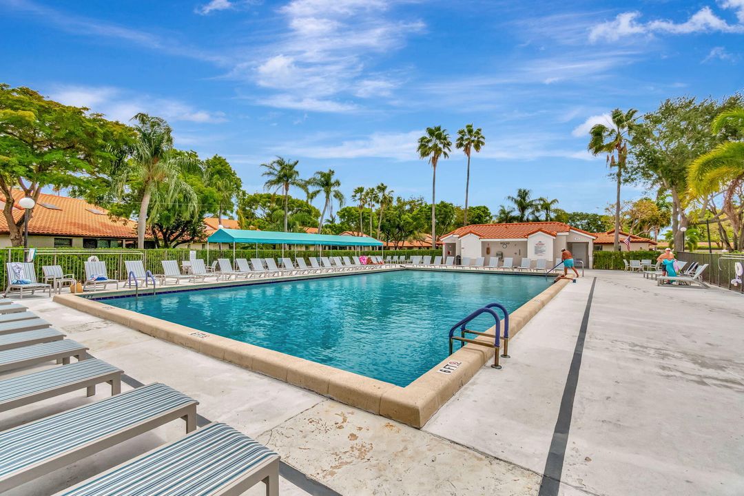 На продажу: $279,999 (2 спален, 2 ванн, 1217 Квадратных фут)