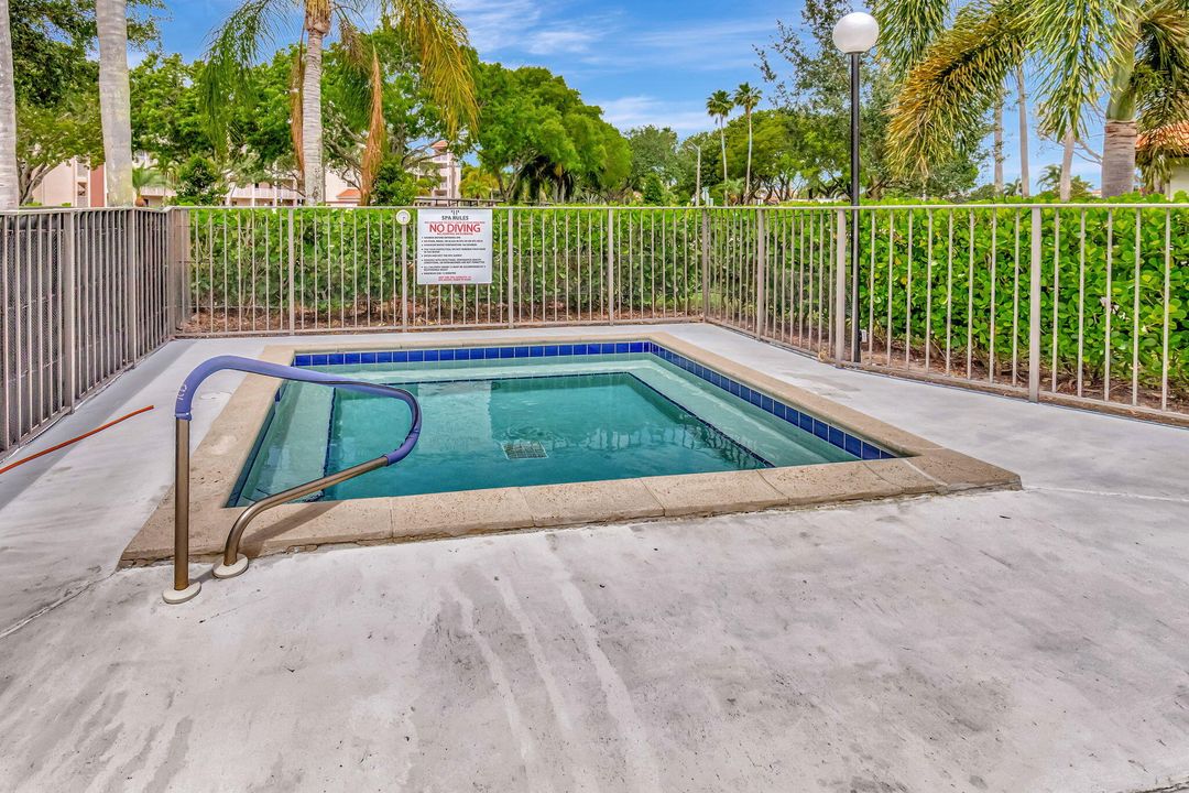 На продажу: $279,999 (2 спален, 2 ванн, 1217 Квадратных фут)