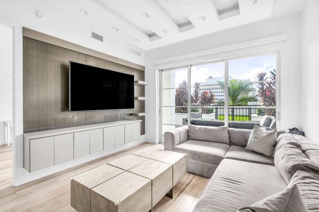 В аренду: $8,500 (2 спален, 2 ванн, 1148 Квадратных фут)