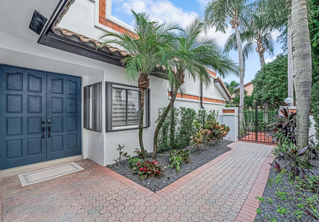 Active With Contract: $819,000 (3 beds, 2 baths, 2007 Square Feet)