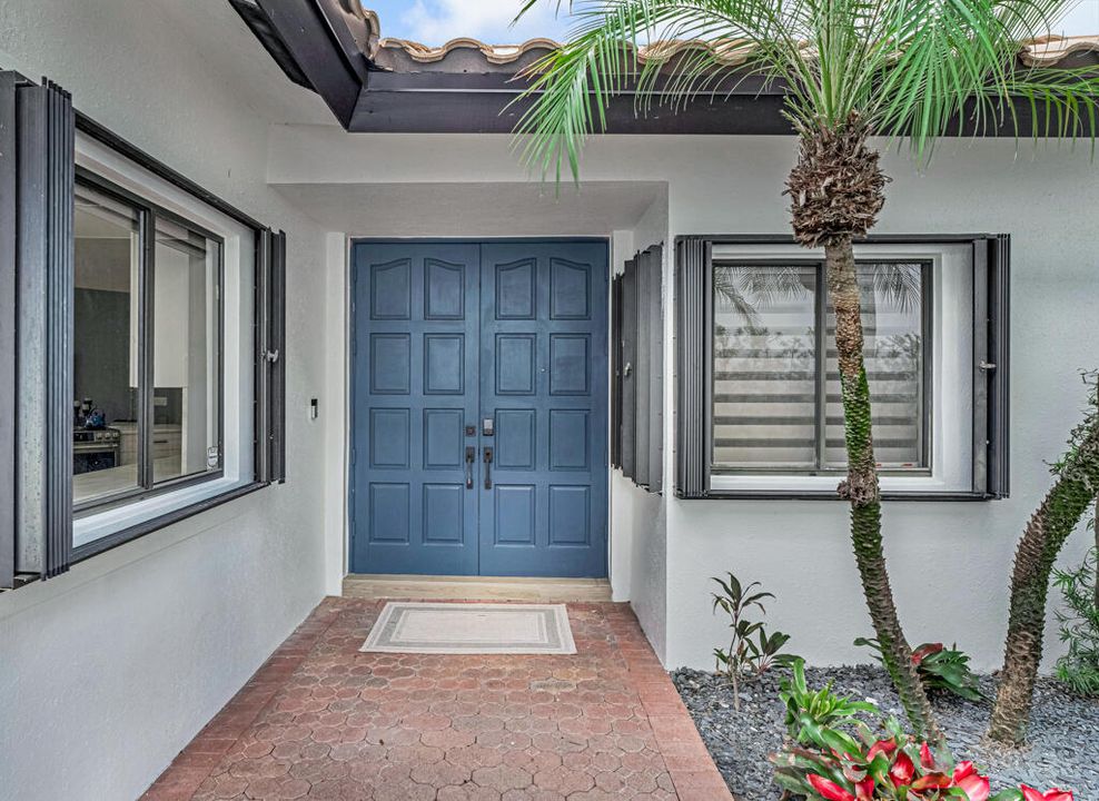 Active With Contract: $819,000 (3 beds, 2 baths, 2007 Square Feet)